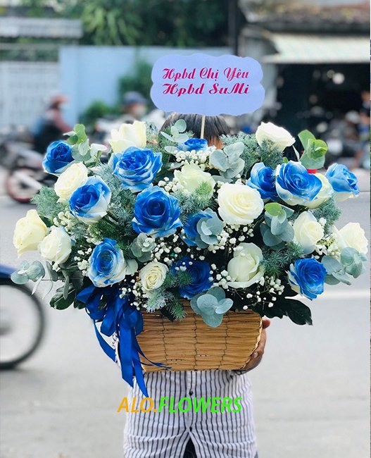 Giỏ hoa hồng xanh
