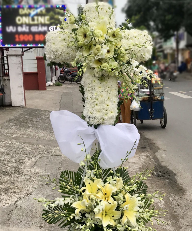 Cách Thể Hiện Lời Chia Buồn Trong Đám Tang Công Giáo - Gắn Kết Tình Thương và Tín Ngưỡng