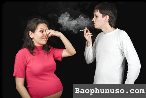 Nguy cơ vô sinh và mãn kinh sớm với phụ nữ hít phải khói thuốc lá