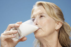Người tiểu đường có nên uống sữa không đường không?