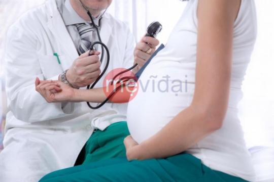 Các biểu hiện cho biết thai nhi phát triển khỏe mạnh trong bụng mẹ