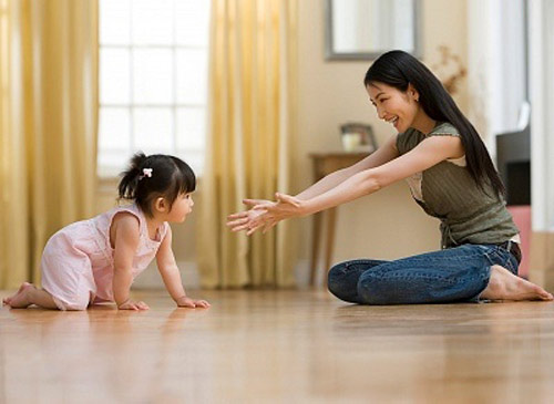 Những thuận lợi và khó khăn khi ở nhà chăm con nhỏ mẹ phải trải qua