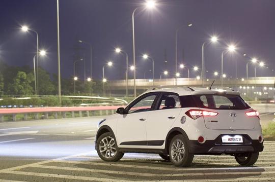 Xe Hyundai i20 Active - mẫu xe gia đình tiện nghi thách thức Ford EcoSport