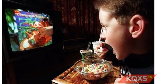 4 thói quen ăn uống sai lầm tai hại mà bố mẹ vô tình tập cho con ngay từ nhỏ