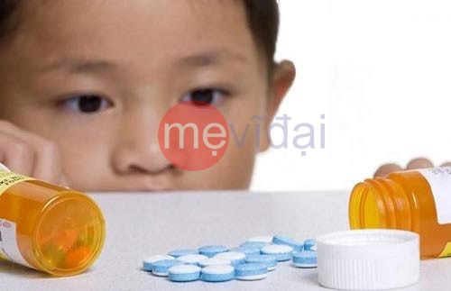 Tác dụng phụ của thuốc kháng sinh khi dùng cho trẻ em cần chú ý