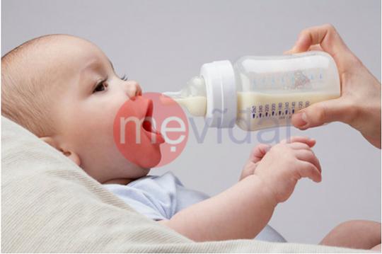 Chú ý lượng sữa chuẩn cho trẻ cần bú mỗi ngày theo từng tháng tuổi mẹ nên biết