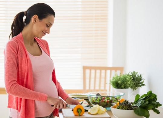 Dinh dưỡng khi mang thai 3 tháng đầu bà bầu nên và không nên ăn gì?