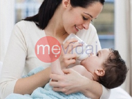 Nguyên nhân và cách xử trí khi bé bị nôn trớ sữa