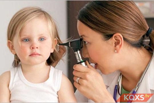 Viêm tai giữa ở trẻ em - Nguyên nhân, triệu chứng & cách điều trị bệnh nhanh khỏi