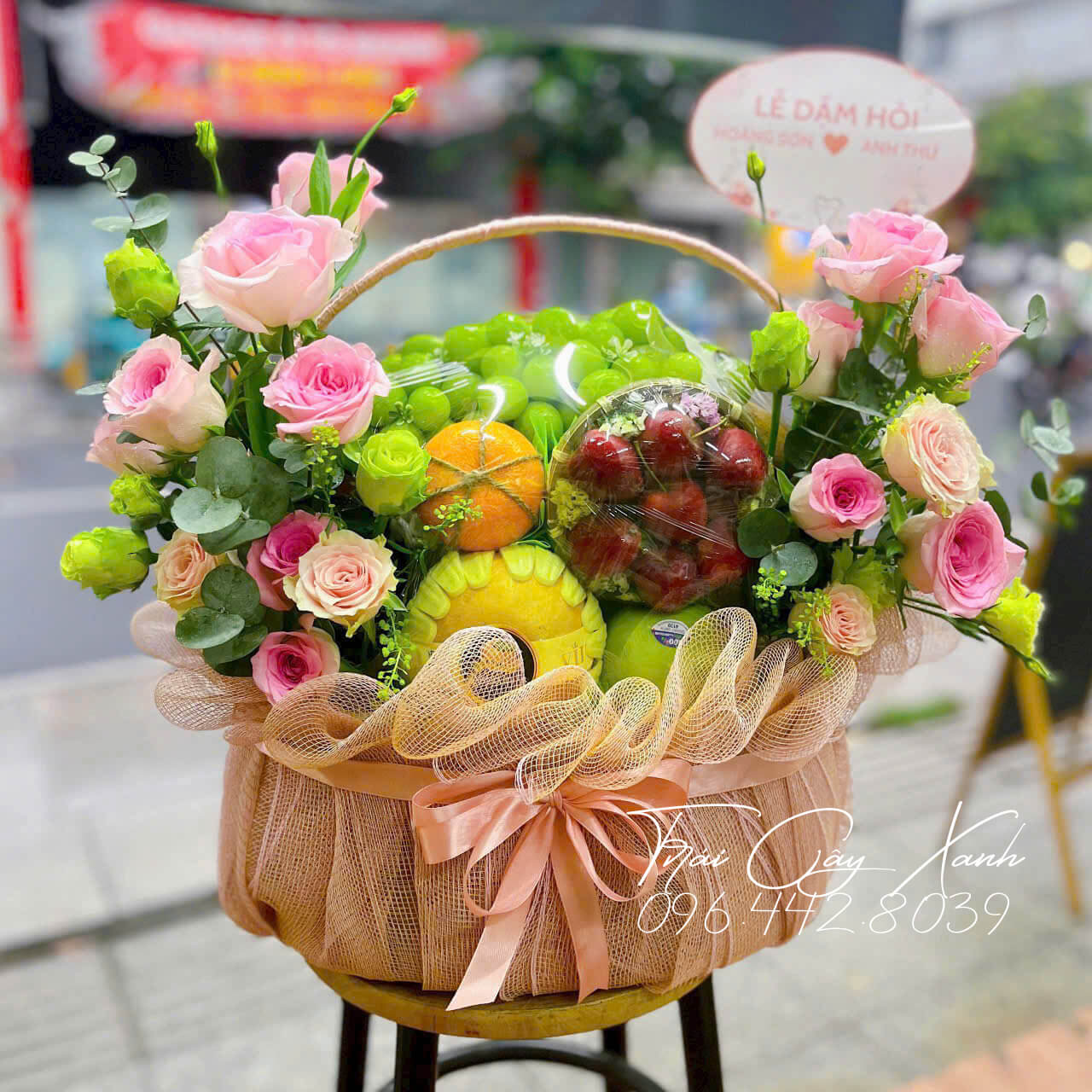 Giỏ hoa quả dạm ngõ - Nghệ thuật tặng quà trong ngày lễ hỏi